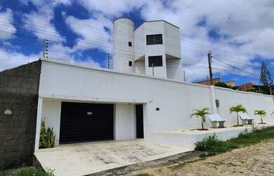 Imagem: A casa possui 5 Dormitórios, 5 Vagas na garagem e está localizado