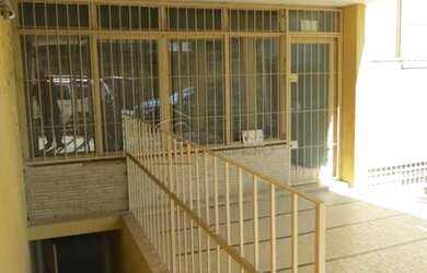 Imagem: A casa possui 4 Dormitórios, 2 Banheiros, 1 Vaga na garagem