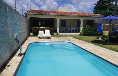 Imagem: A casa possui 4 Dormitórios, 5 Vagas na garagem e está localizado