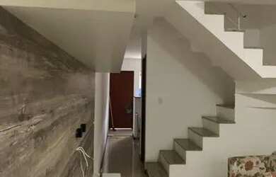 Imagem: A casa possui 2 Dormitórios, 3 Banheiros e 1 Vaga na garagem