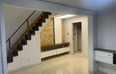 Imagem: A casa possui 2 Dormitórios, 2 Banheiros, 1 Vaga na garagem