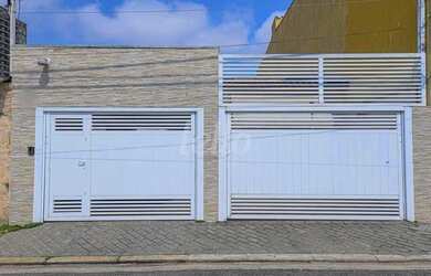 Imagem: A casa possui 3 Dormitórios, 2 Banheiros, 2 Vagas na garagem