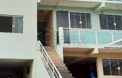 Imagem: A casa possui 4 Dormitórios, 4 Banheiros, 2 Vagas na garagem