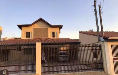 Imagem: A casa possui 2 Dormitórios, 1 Banheiro, 1 Vaga na garagem