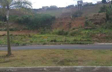 Imagem: O terreno à venda possui e está localizado em Aeroporto