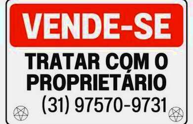 Imagem: A casa possui 2 Dormitórios, 1 Banheiro, 2 Vagas na garagem