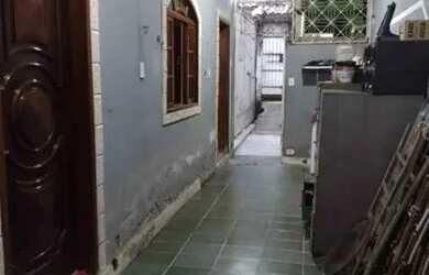 Imagem: A casa possui 3 Dormitórios, 1 Banheiro, 1 Vaga na garagem