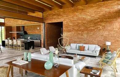 Imagem: A casa em condomínio possui 5 Dormitórios, 5 Banheiros, 4