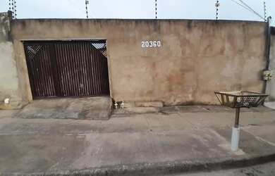 Imagem: A casa possui 2 Dormitórios, 1 Banheiro, 2 Vagas na garagem