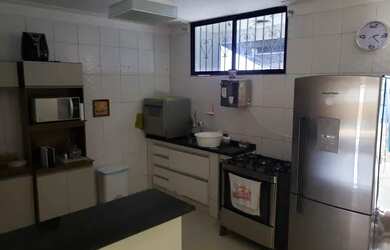 Imagem: A casa possui 5 Dormitórios, 3 Banheiros, 3 Vagas na garagem