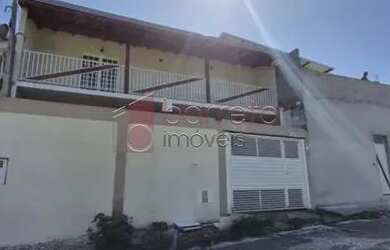 Imagem: A casa possui 2 Dormitórios, 2 Banheiros, 3 Vagas na garagem