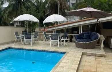 Imagem: A casa possui 4 Dormitórios, 2 Banheiros, 4 Vagas na garagem