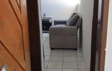 Imagem: O apartamento possui 2 Dormitórios, 1 Banheiro, 2 Vagas na