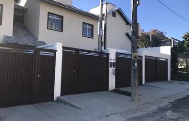 Imagem: A casa possui 2 Dormitórios, 2 Banheiros, 1 Vaga na garagem