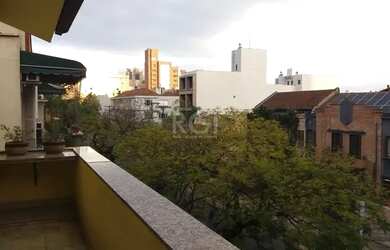 Imagem: A casa possui 5 Dormitórios, 3 Banheiros, 300m² de Área e