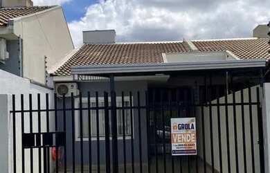 Imagem: A casa possui 2 Dormitórios, 1 Banheiro, 1 Vaga na garagem