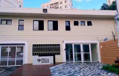 Imagem: O apartamento possui 3 Dormitórios, 1 Banheiro, 1 Vaga na garagem