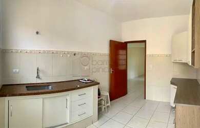 Imagem 10: Casa Padrão em Jundiaí. Varanda, Área de serviço, 104m² de Áreae2...