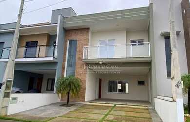 Imagem: A casa em condomínio possui 3 Dormitórios, 2 Banheiros, 4