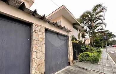 Imagem 2: Sobrado para venda possui 261 metros quadrados com 5 quartos em Planalto...