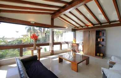 Imagem: A casa possui 3 Dormitórios, 5 Banheiros, 5 Vagas na garagem