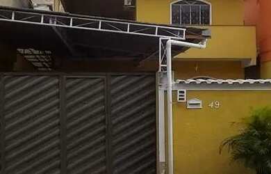 Imagem: A casa em condomínio possui 3 Dormitórios, 2 Banheiros, 2