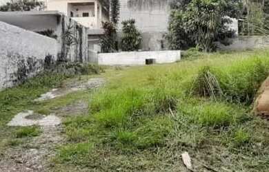 Imagem: O terreno possui 250m² de Área e está localizado em Arujazinho