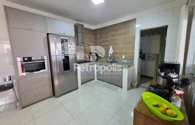 Imagem 8: Sobrado na 110 Sul com 3 suítes sendo 1 com closet com 220 m² a venda...