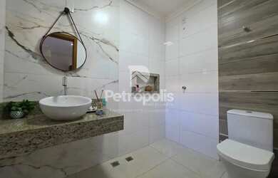 Imagem 5: Sobrado na 110 Sul com 3 suítes sendo 1 com closet com 220 m² a venda...