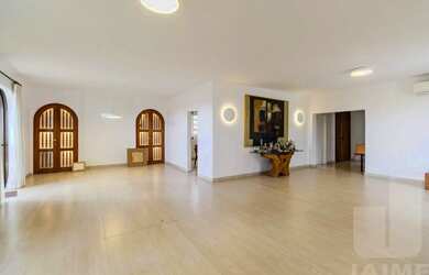 Imagem: O apartamento possui 4 Dormitórios, 3 Banheiros, 3 Vagas na