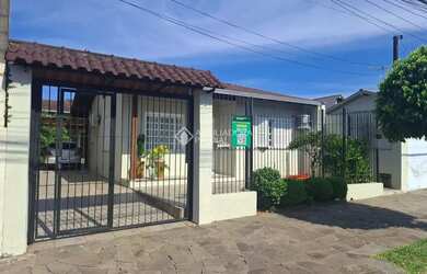 Imagem: A casa possui 2 Dormitórios, 1 Banheiro, 5 Vagas na garagem