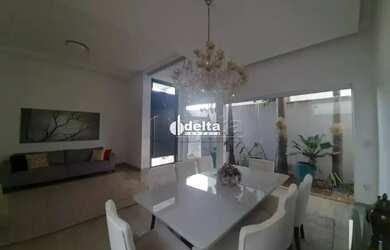 Imagem 3: Casa no condomínio Jardins Barcelona disponível para venda em Uberlândia-MG