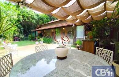 Imagem 3: Encantadora Casa com Localização Privilegiada no Coração de Itaipava, Toda Reformada, com