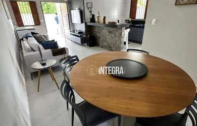 Imagem: A casa possui 3 Dormitórios, 3 Banheiros, 2 Vagas na garagem