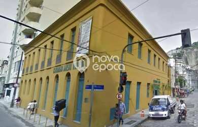 Imagem: O depósito possui 5 Vagas na garagem, 1.589m² de Área e