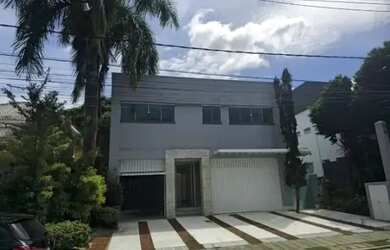 Imagem: A casa em condomínio possui 4 Dormitórios, 3 Banheiros, 5