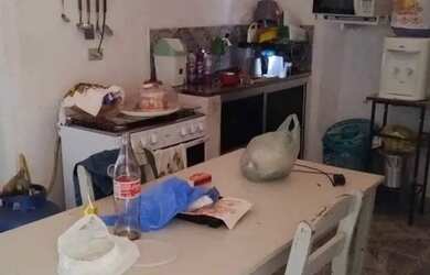 Imagem: A casa possui 2 Dormitórios, 1 Banheiro e está localizado