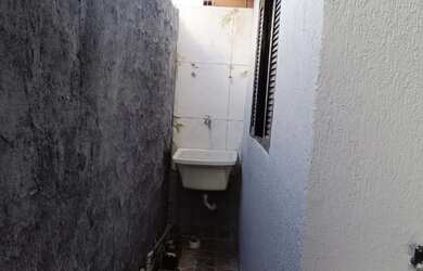 Imagem 8: Alugar casa. Varanda, 1 Banheiroe2 Dormitórios