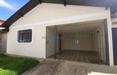 Imagem: A casa possui 3 Dormitórios, 2 Banheiros, 3 Vagas na garagem