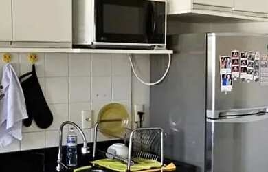 Imagem: O apartamento possui 2 Dormitórios, 1 Banheiro, 1 Vaga na garagem