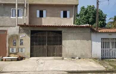 Imagem: A casa possui 2 Dormitórios, 2 Banheiros, 2 Vagas na garagem