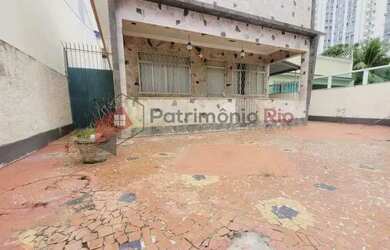 Imagem: A casa possui 3 Dormitórios, 1 Banheiro, 3 Vagas na garagem