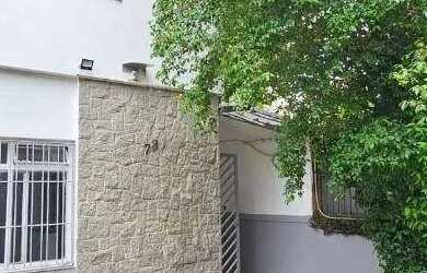 Imagem: A casa possui 2 Dormitórios, 2 Banheiros, 1 Vaga na garagem