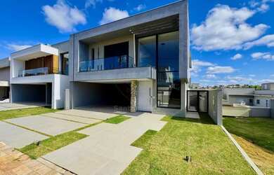 Imagem: A casa em condomínio possui 3 Dormitórios, 2 Banheiros, 4