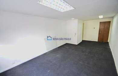 Imagem: O depósito possui 1 Vaga na garagem, 28m² de Área e está