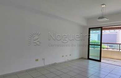 Imagem: O apartamento possui 3 Dormitórios, 1 Banheiro, 2 Vagas na