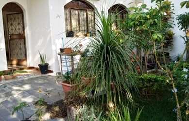 Imagem: A casa possui 4 Dormitórios, 2 Banheiros, 2 Vagas na garagem