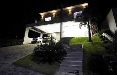 Imagem: A casa em condomínio possui 3 Dormitórios, 5 Banheiros, 4