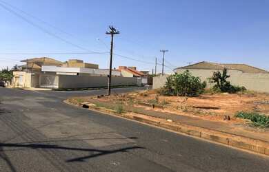 Imagem: O terreno possui 378m² de Área e está localizado em Parque