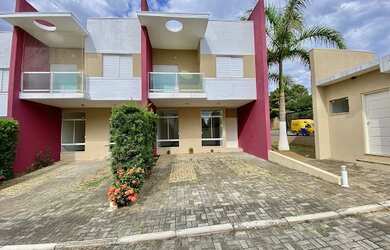 Imagem: A casa em condomínio possui 3 Dormitórios, 2 Banheiros, 2